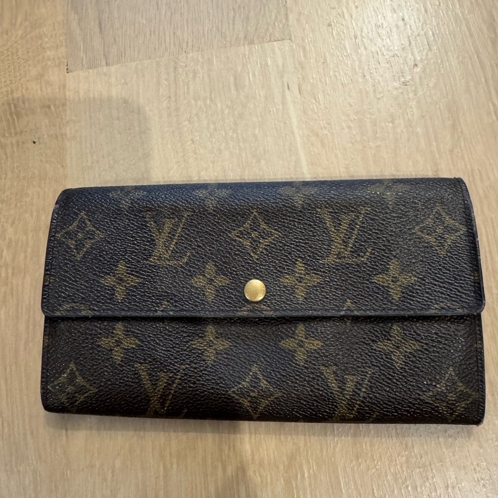 Louis Vuitton Monogram Sarah Wallet